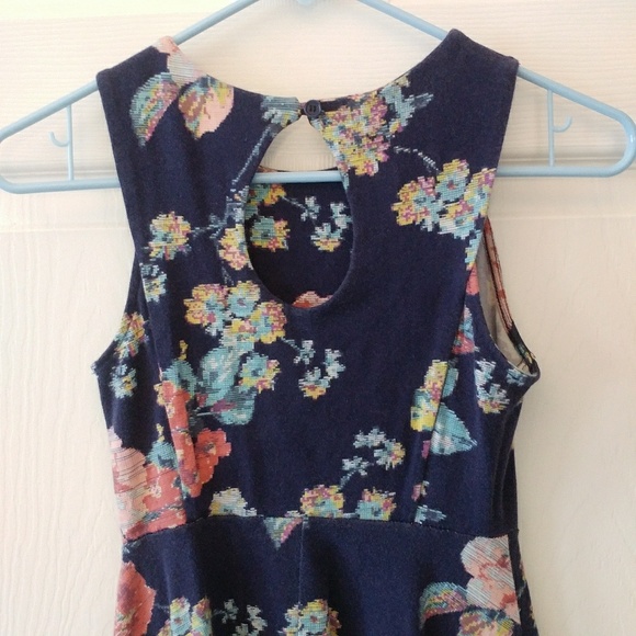 Floral fit and flare sundress - Picture 5 of 6